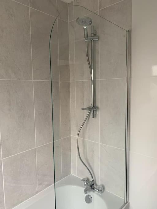 Apartament Revamped Holywood Town Centre House Zewnętrze zdjęcie